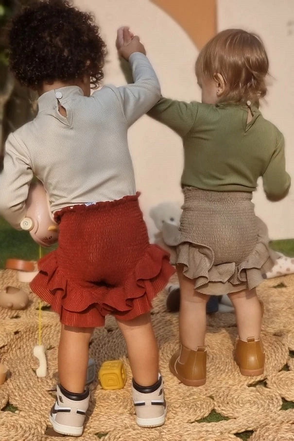 Layla Shorts – Red